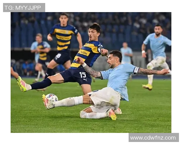 拉齐奥队与帕尔马队激战正酣谁将赢得这场意甲巅峰对决 拉齐奥队与帕尔马队激战正酣谁将赢得这场意甲巅峰对决